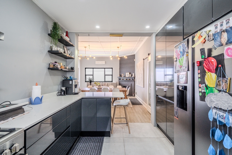 4 Bedroom Property for Sale in Fresnaye Western Cape